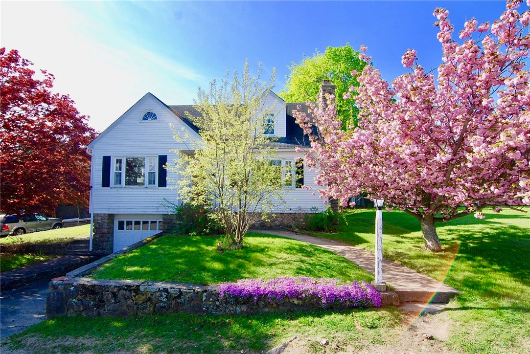 7 Batterson Avenue Westerly, RI 02891 - Photo 2 of 28