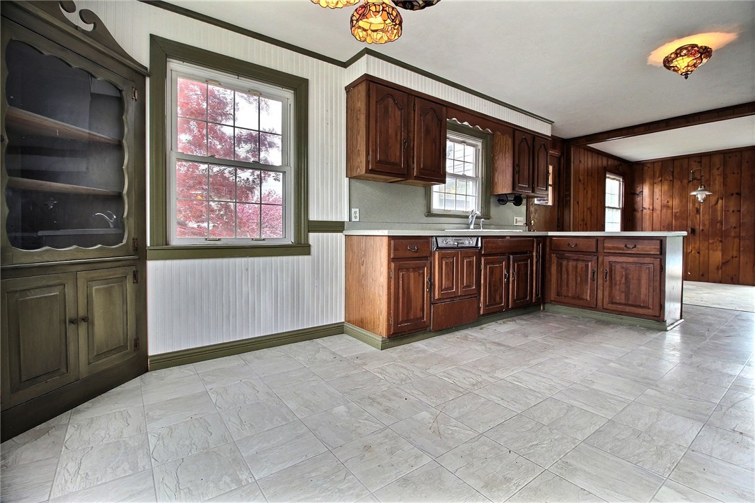 7 Batterson Avenue Westerly, RI 02891 - Photo 3 of 28