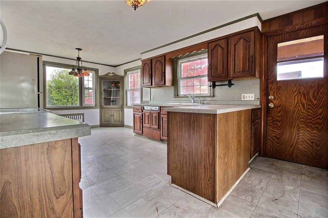 7 Batterson Avenue Westerly, RI 02891 - Photo 5 of 28