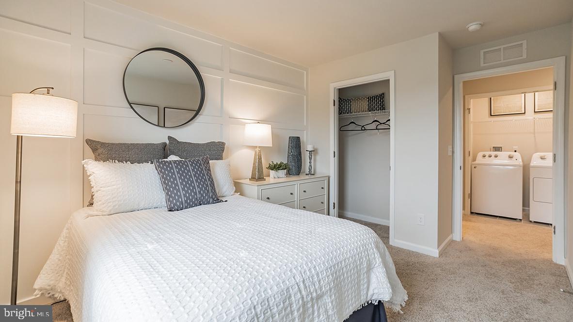 95 Alexander Way Westampton, NJ 08060 - Photo 16 of 24 a bedroom with bed and a mirror