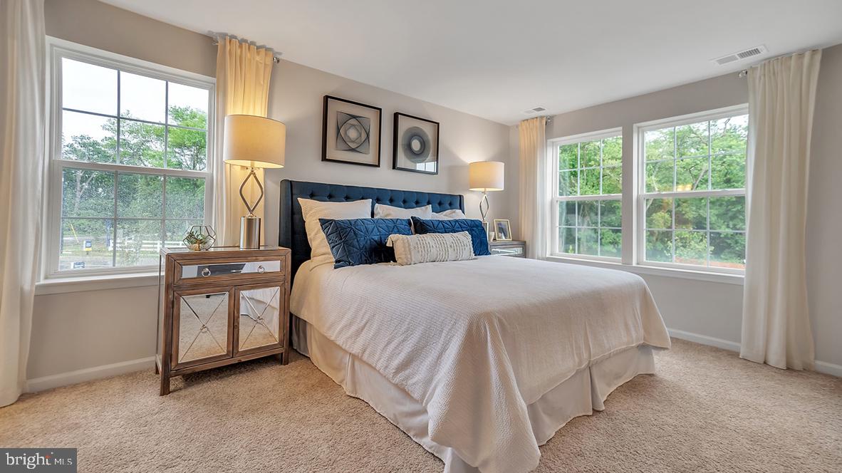 95 Alexander Way Westampton, NJ 08060 - Photo 21 of 24 a bedroom with a bed and a large window