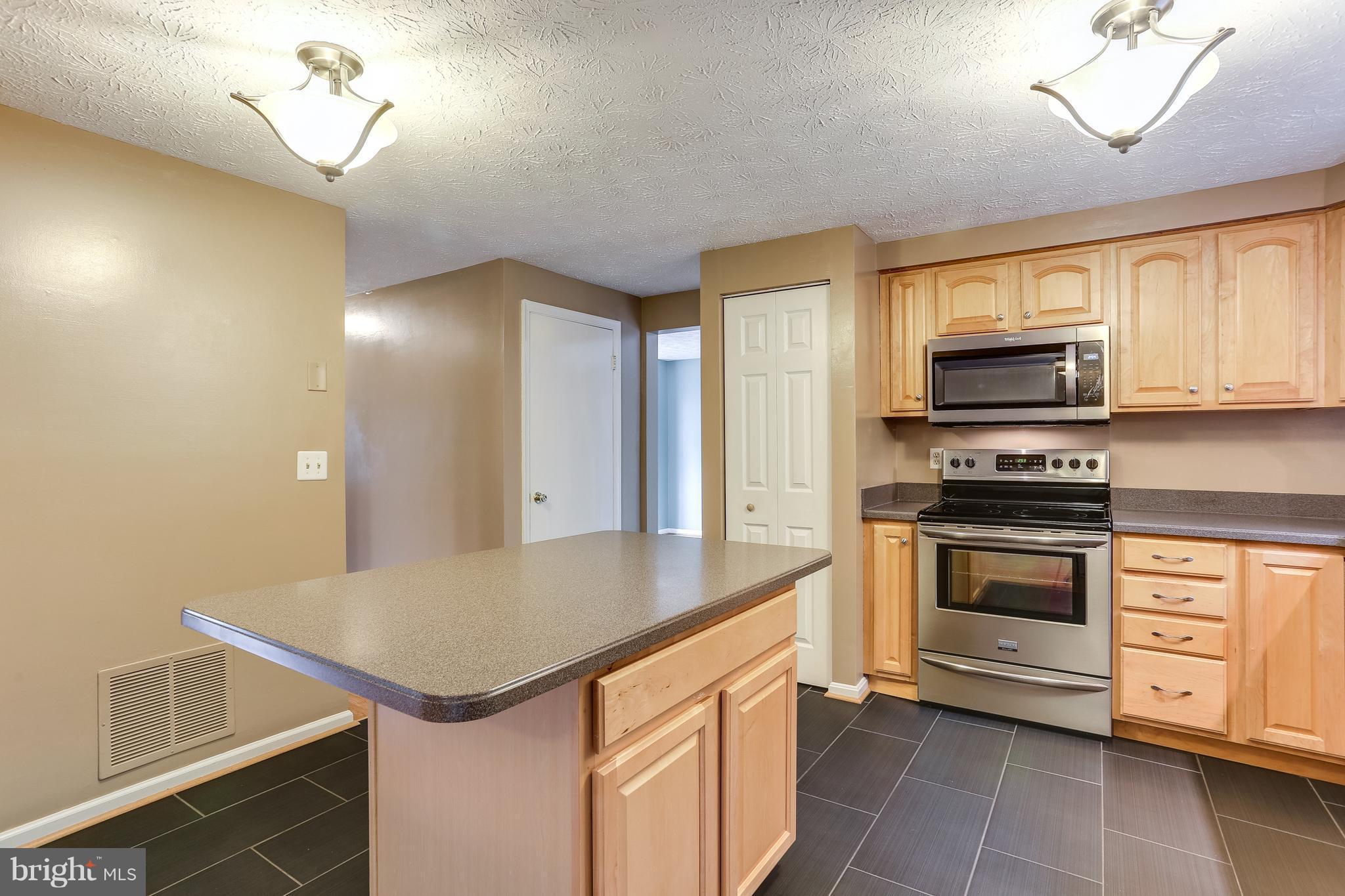 2746 Parallel Path Abingdon, MD 21009 - Photo 21 of 30 Corian counters
