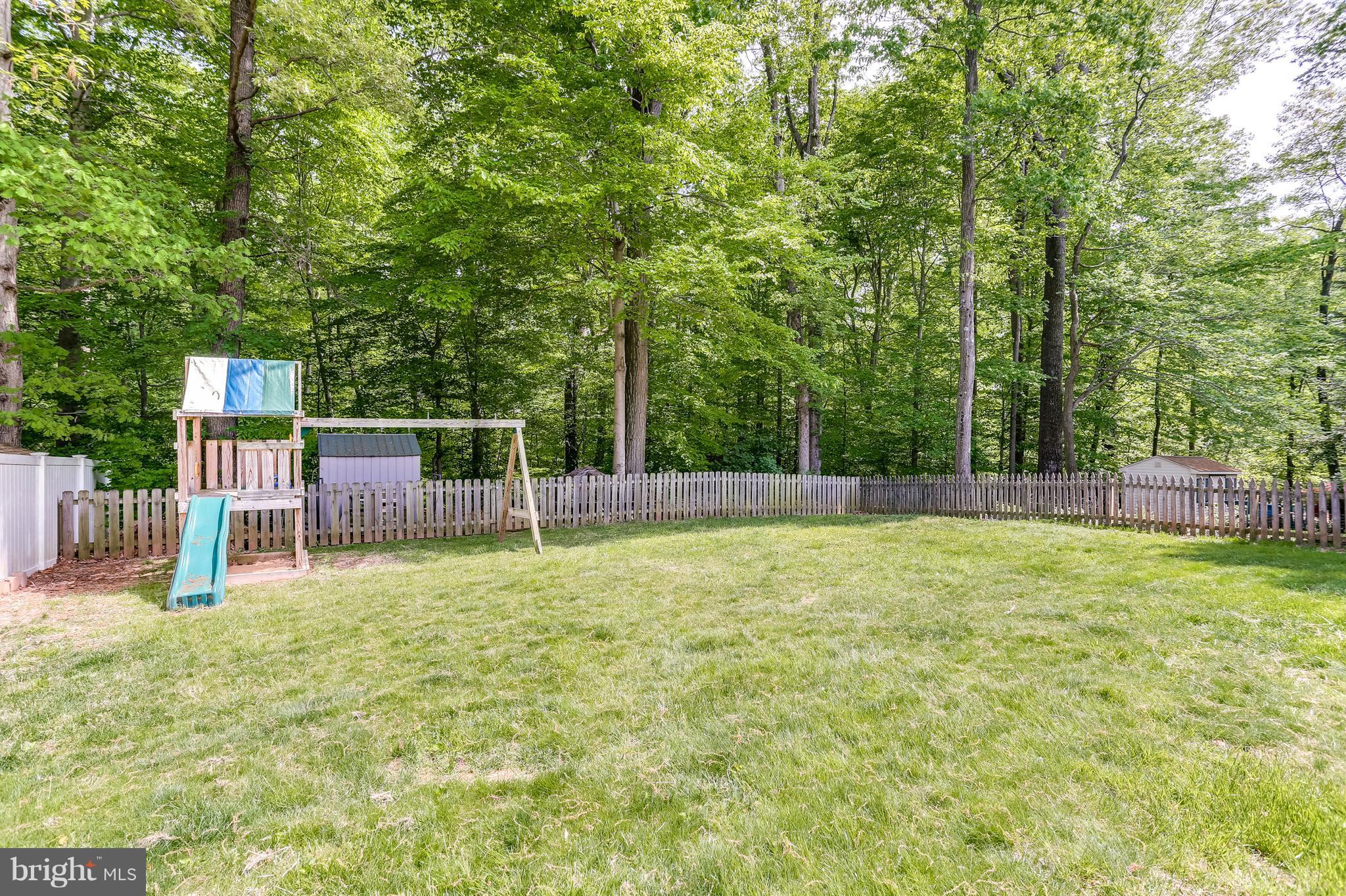 2746 Parallel Path Abingdon, MD 21009 - Photo 25 of 30 Flat fenced back yard