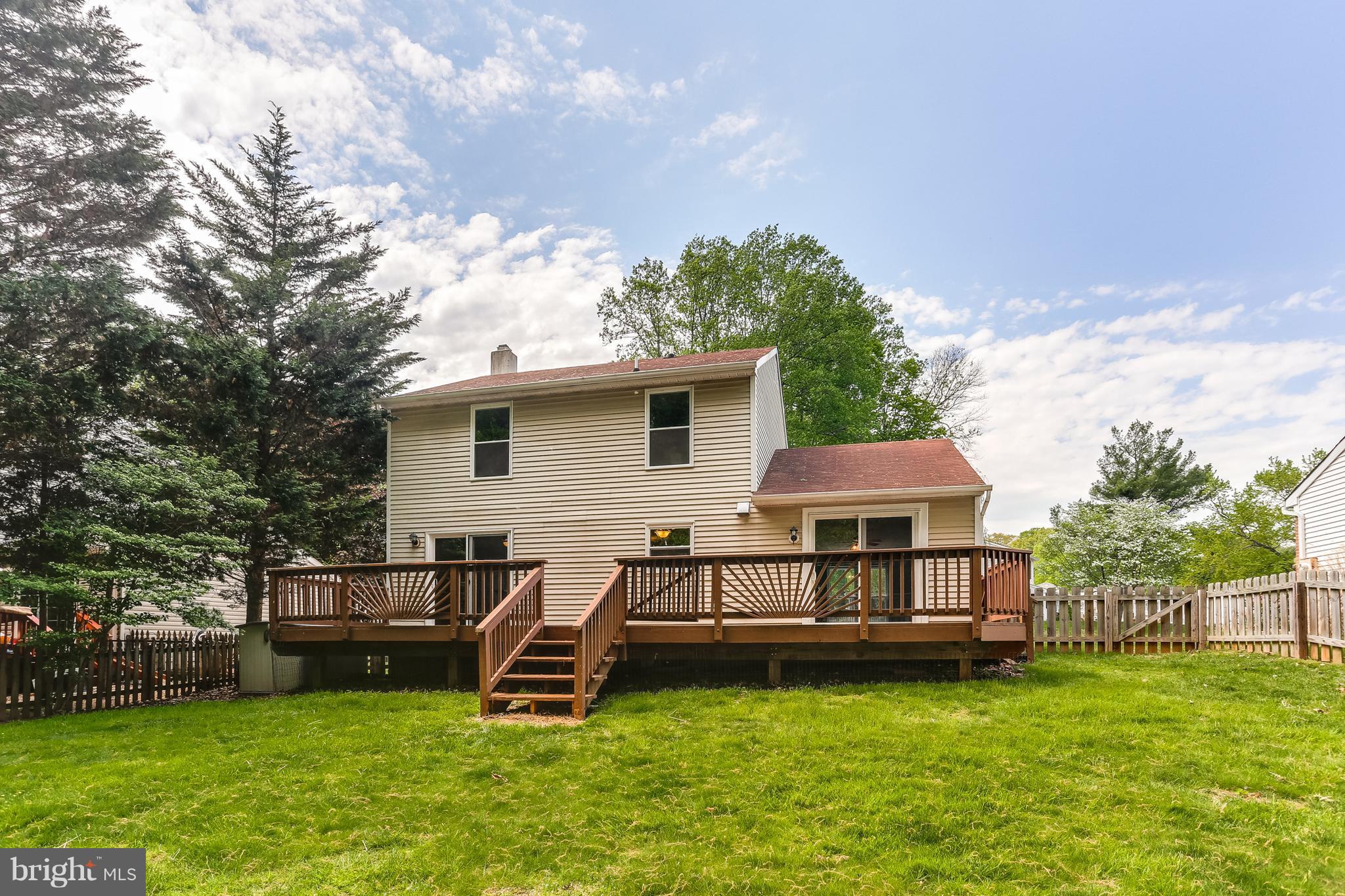 2746 Parallel Path Abingdon, MD 21009 - Photo 26 of 30 Great back yard for entertaining.