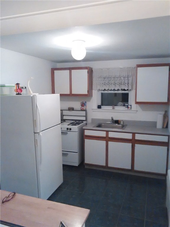 27 Rice Street Warwick, RI 02886 - Photo 3 of 13