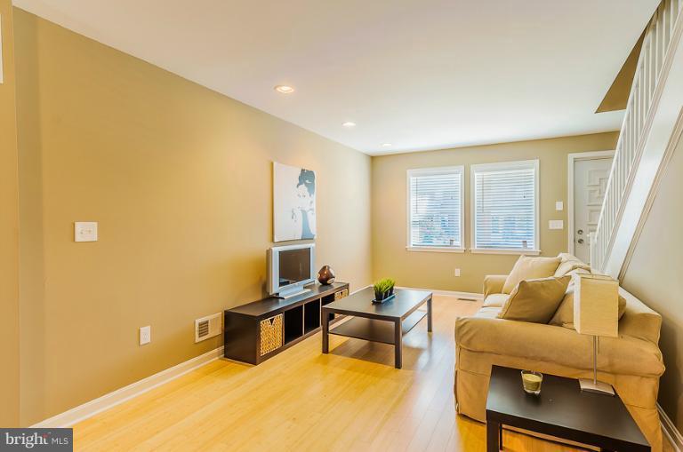 7026 Belclare Road Baltimore, MD 21222 - Photo 3 of 30 Living Room