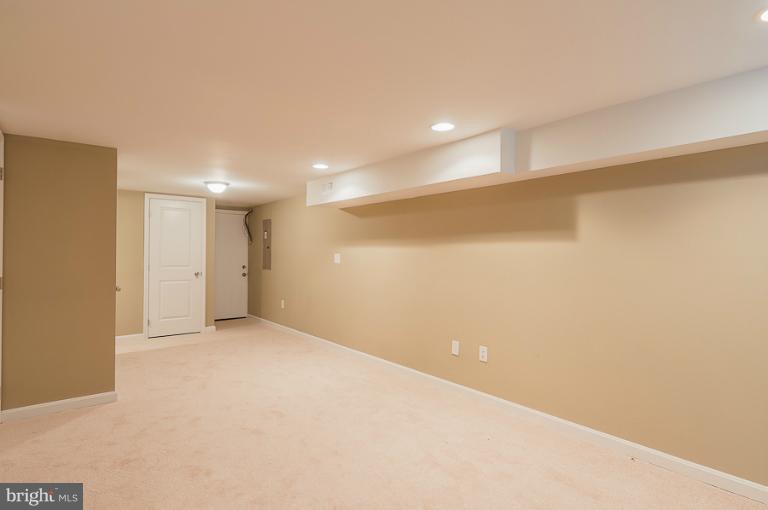 7026 Belclare Road Baltimore, MD 21222 - Photo 10 of 30 Family Room