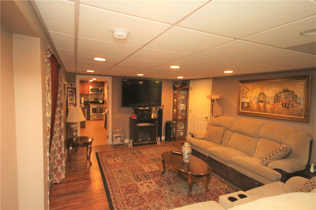31 Audubon Road Warwick, RI 02888 - Photo 23 of 34