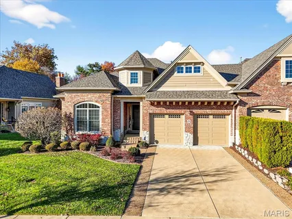 $825,000 | 21 Old Belle Monte Road, Chesterfield, MO 63017