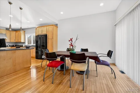 $825,000 | 21 Old Belle Monte Road, Chesterfield, MO 63017