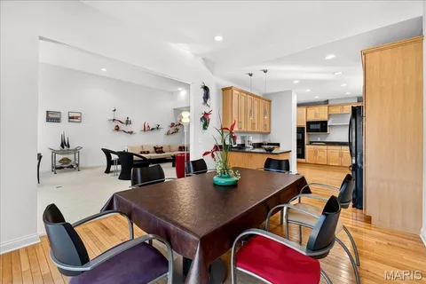 $825,000 | 21 Old Belle Monte Road, Chesterfield, MO 63017