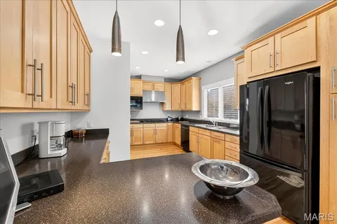 $825,000 | 21 Old Belle Monte Road, Chesterfield, MO 63017