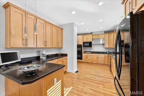 $825,000 | 21 Old Belle Monte Road, Chesterfield, MO 63017