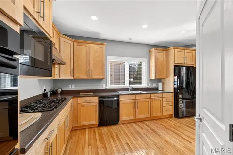 $825,000 | 21 Old Belle Monte Road, Chesterfield, MO 63017