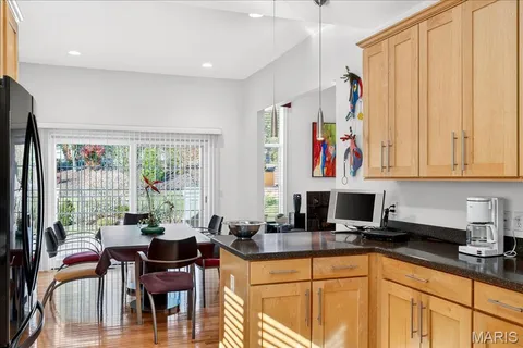 $825,000 | 21 Old Belle Monte Road, Chesterfield, MO 63017