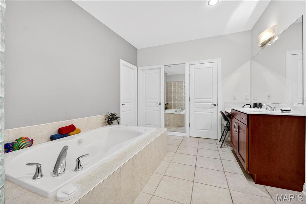 21 Old Belle Monte Road Chesterfield, MO 63017 - Photo 24 of 50