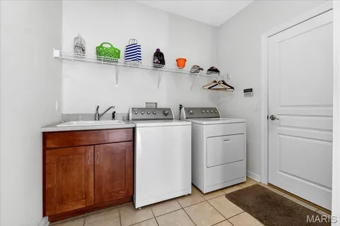 $825,000 | 21 Old Belle Monte Road, Chesterfield, MO 63017