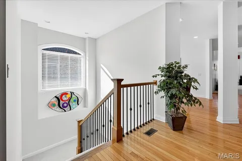 $825,000 | 21 Old Belle Monte Road, Chesterfield, MO 63017