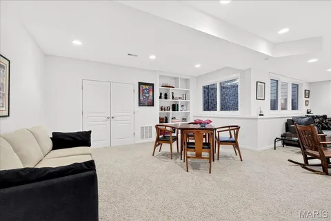 $825,000 | 21 Old Belle Monte Road, Chesterfield, MO 63017