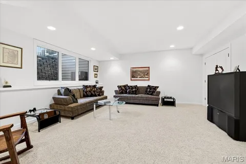 $825,000 | 21 Old Belle Monte Road, Chesterfield, MO 63017