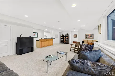 $825,000 | 21 Old Belle Monte Road, Chesterfield, MO 63017