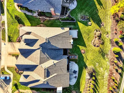 $825,000 | 21 Old Belle Monte Road, Chesterfield, MO 63017