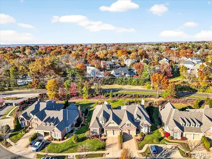 $825,000 | 21 Old Belle Monte Road, Chesterfield, MO 63017