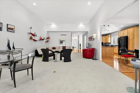 $825,000 | 21 Old Belle Monte Road, Chesterfield, MO 63017