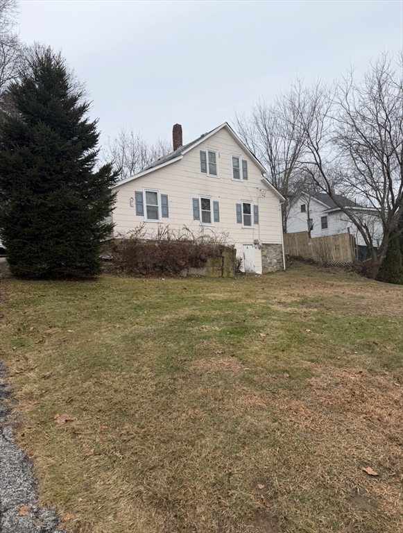 a view of a house with a yard