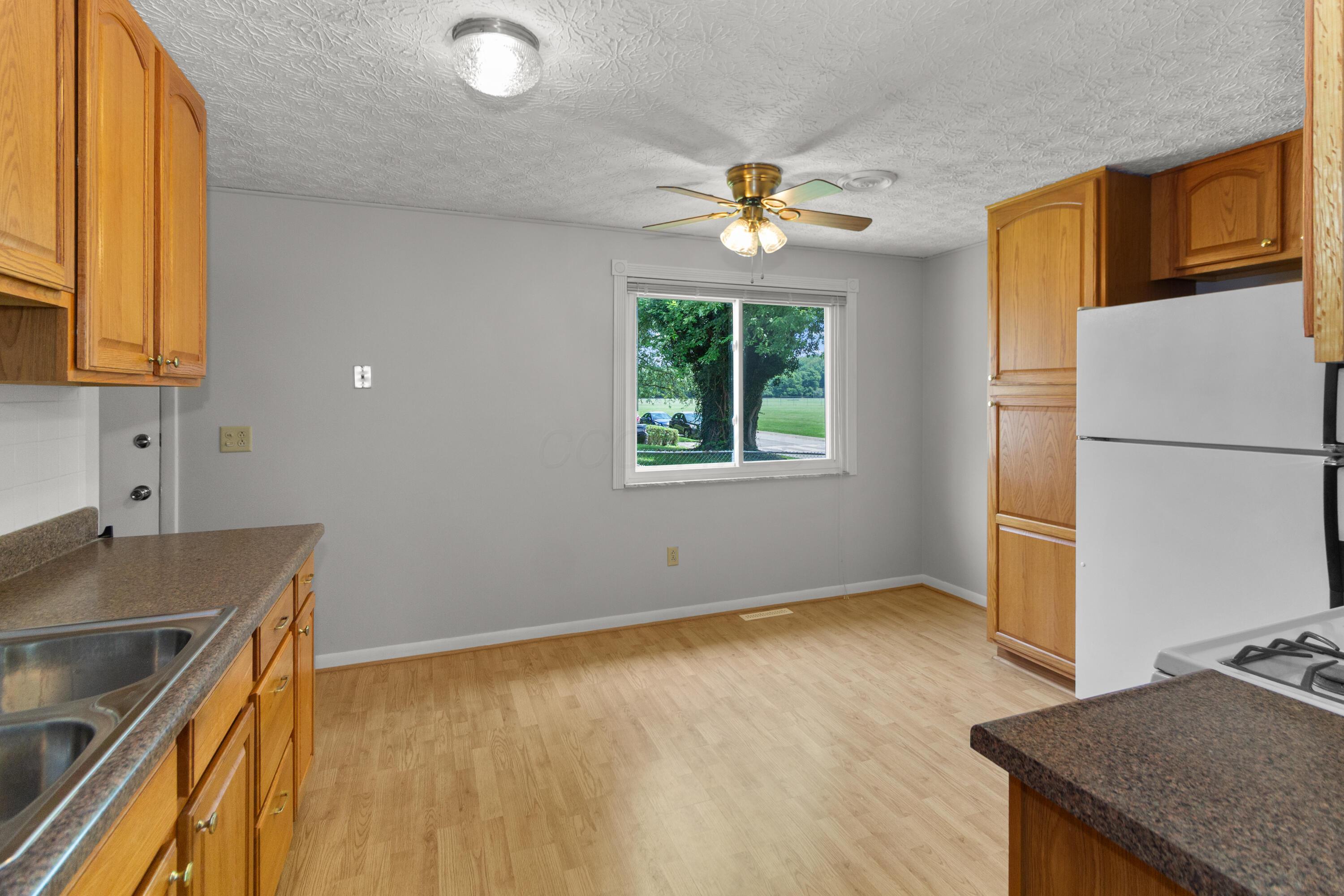 3418 Everson Road West Columbus, OH 43232 - Photo 4 of 30 3418 Everson Rd W (4)