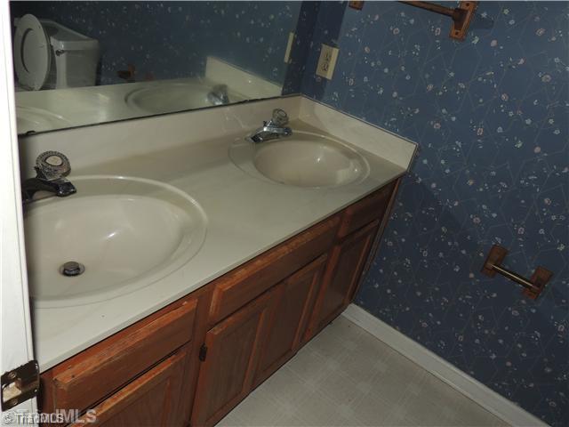 4101 Appleton Road Greensboro, NC 27405 - Photo 13 of 16 Master Bath/Spa.