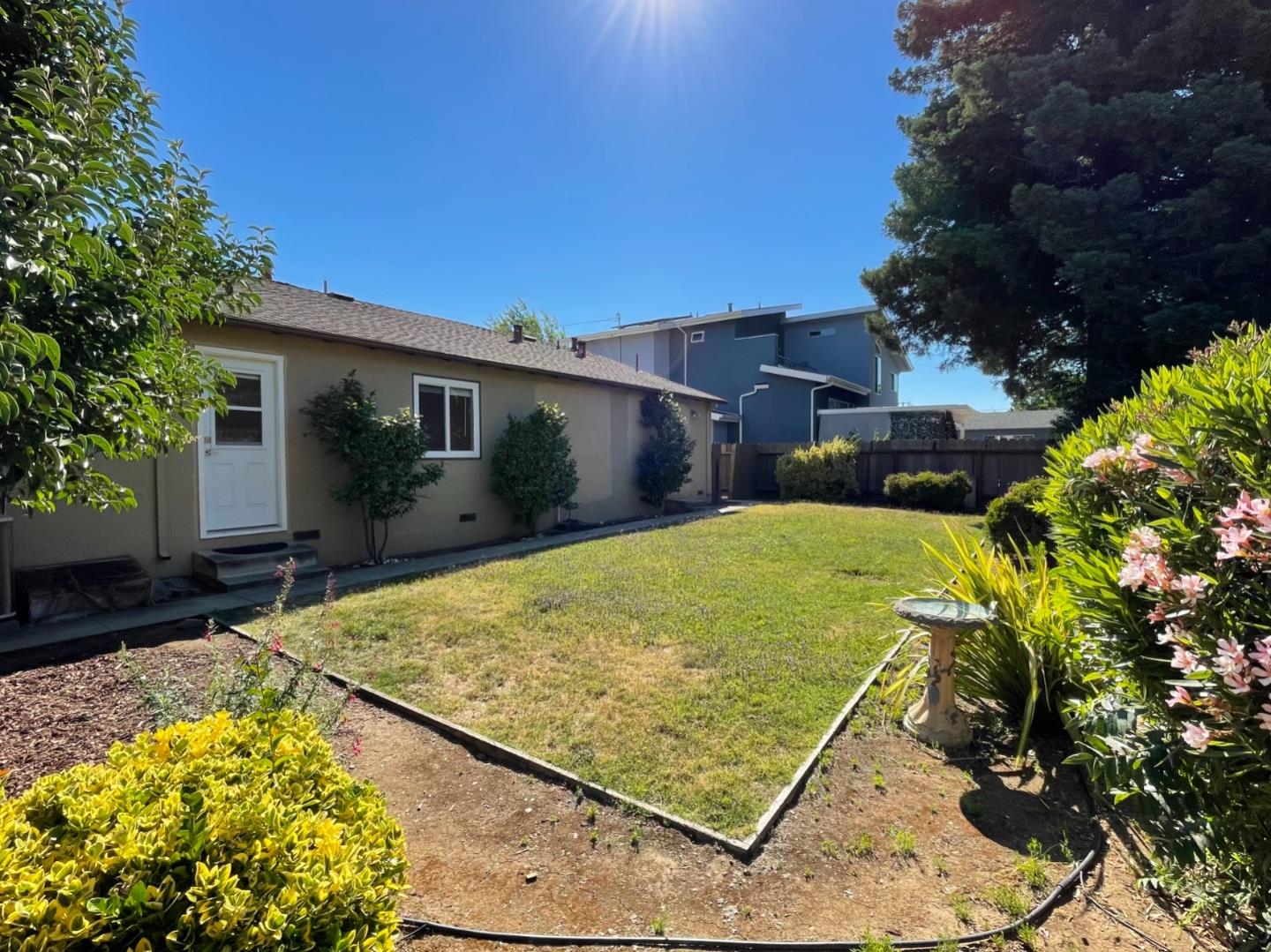808 Sonia Way Mountain View, CA 94040 - Photo 19 of 20 a view of a backyard