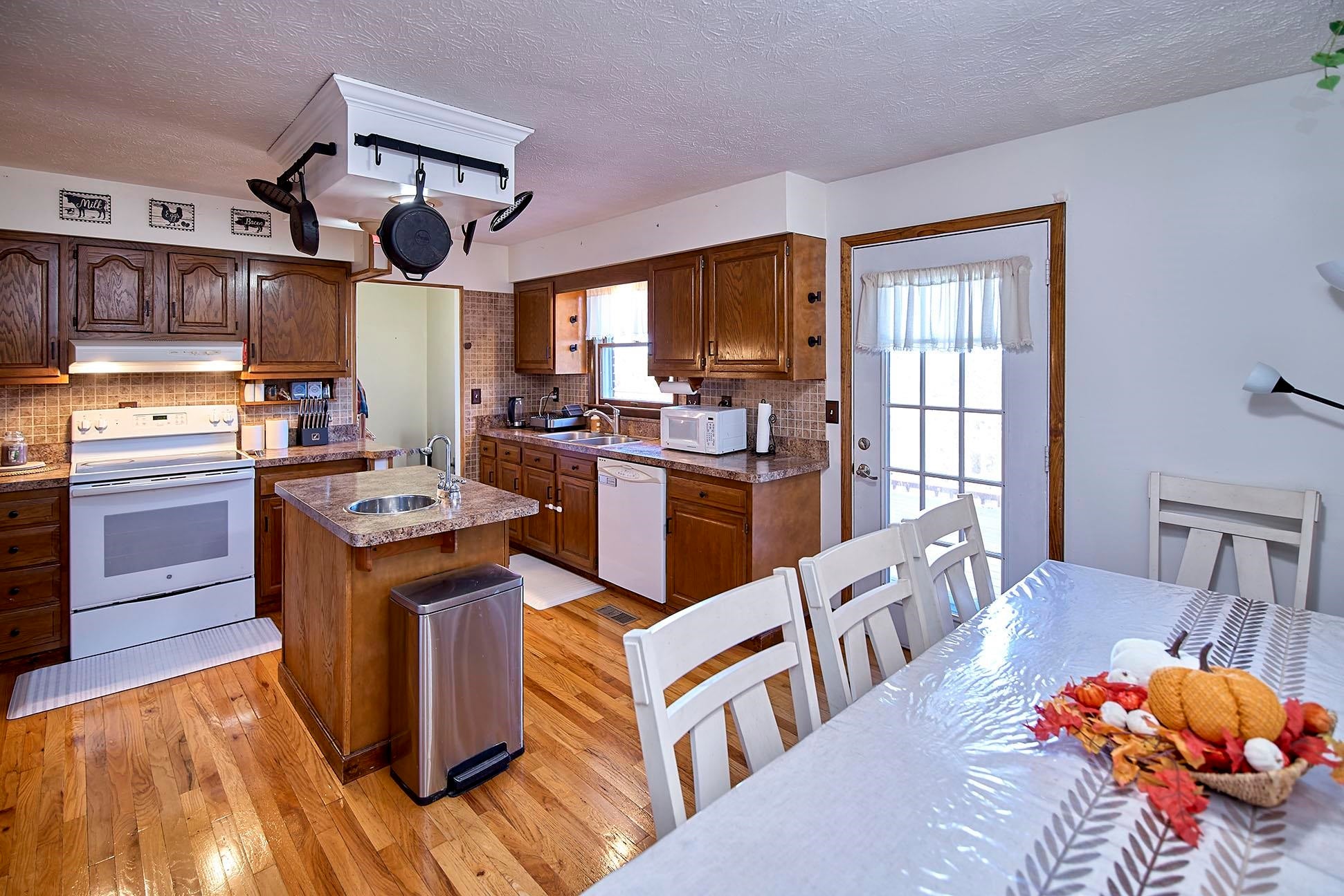 2599 Cross Crk Road Buffalo, WV 25033 - Photo 7 of 32 Gallery Image 7