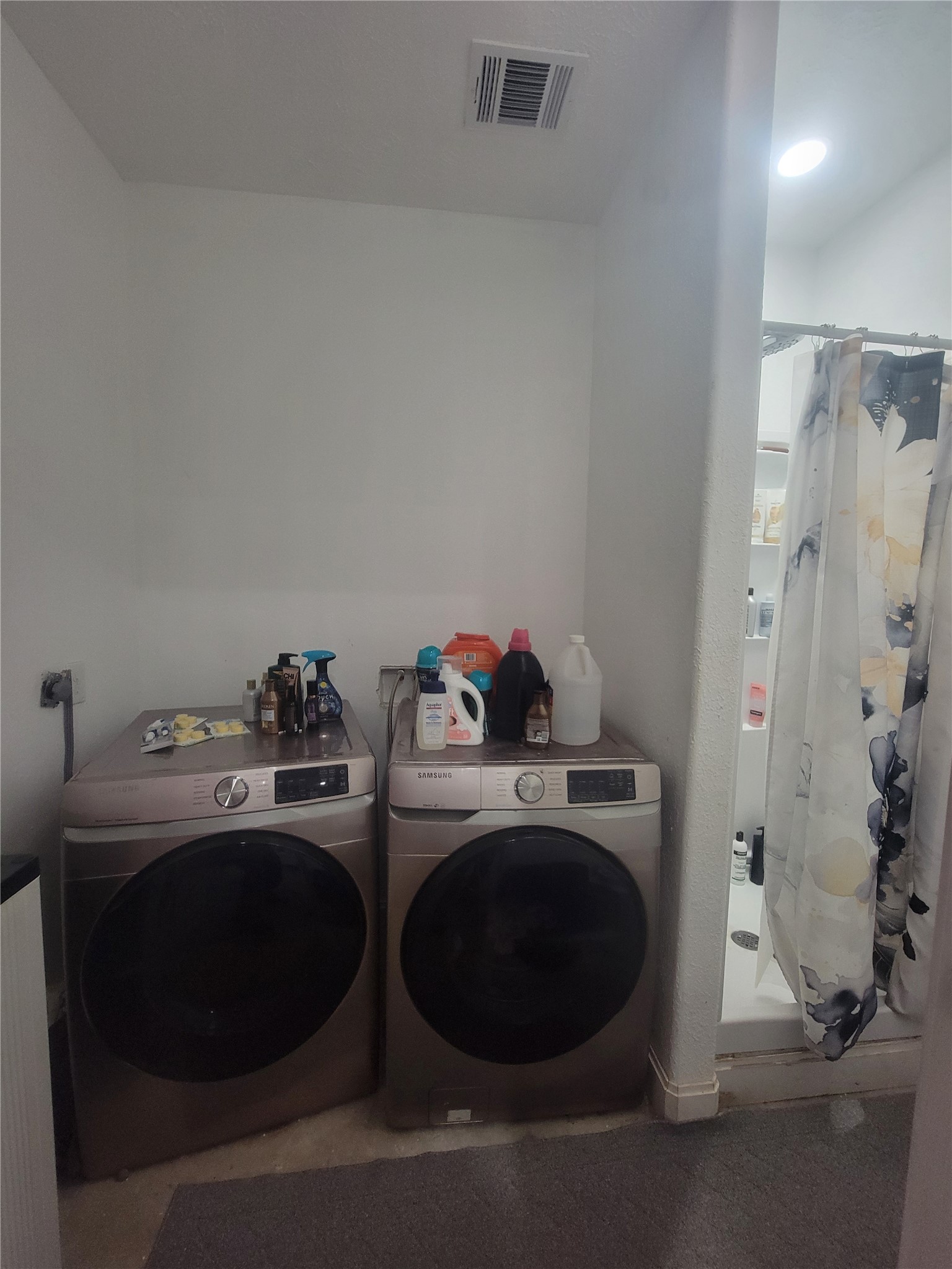 2170 Skrivanek Road Sealy, TX 77474 - Photo 11 of 35 a utility room with dryer and washer