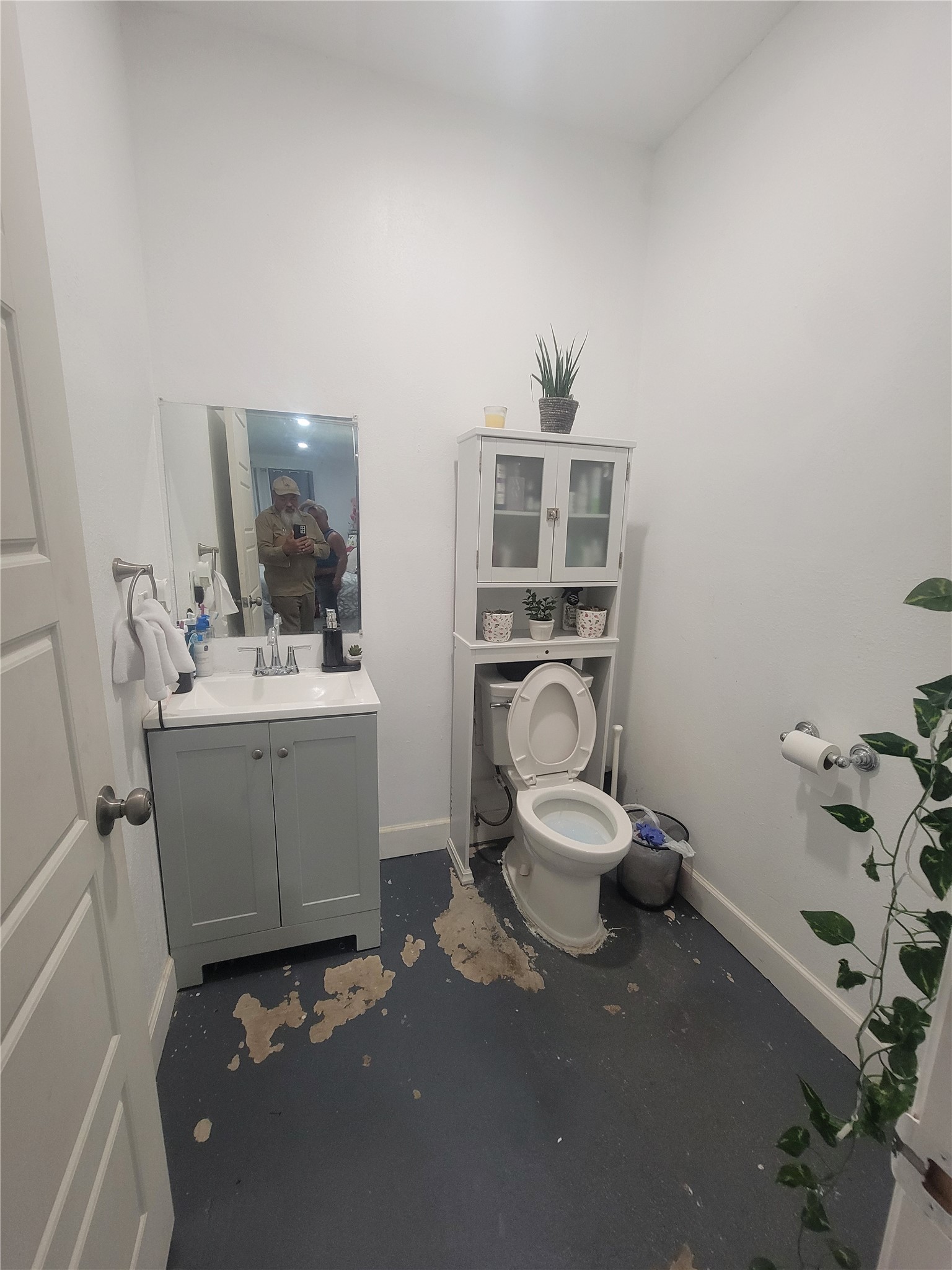 2170 Skrivanek Road Sealy, TX 77474 - Photo 5 of 35 a view of a bathroom with sink washing and a mirror