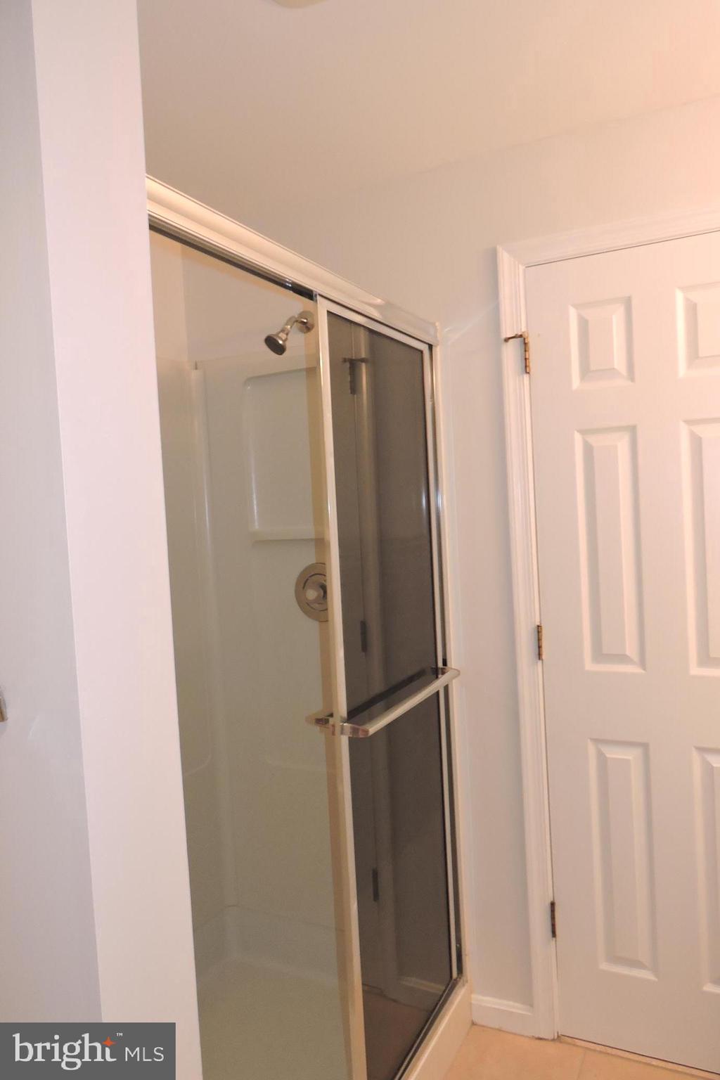 7214 Countrywood Court Springfield, VA 22151 - Photo 15 of 21 Bathroom