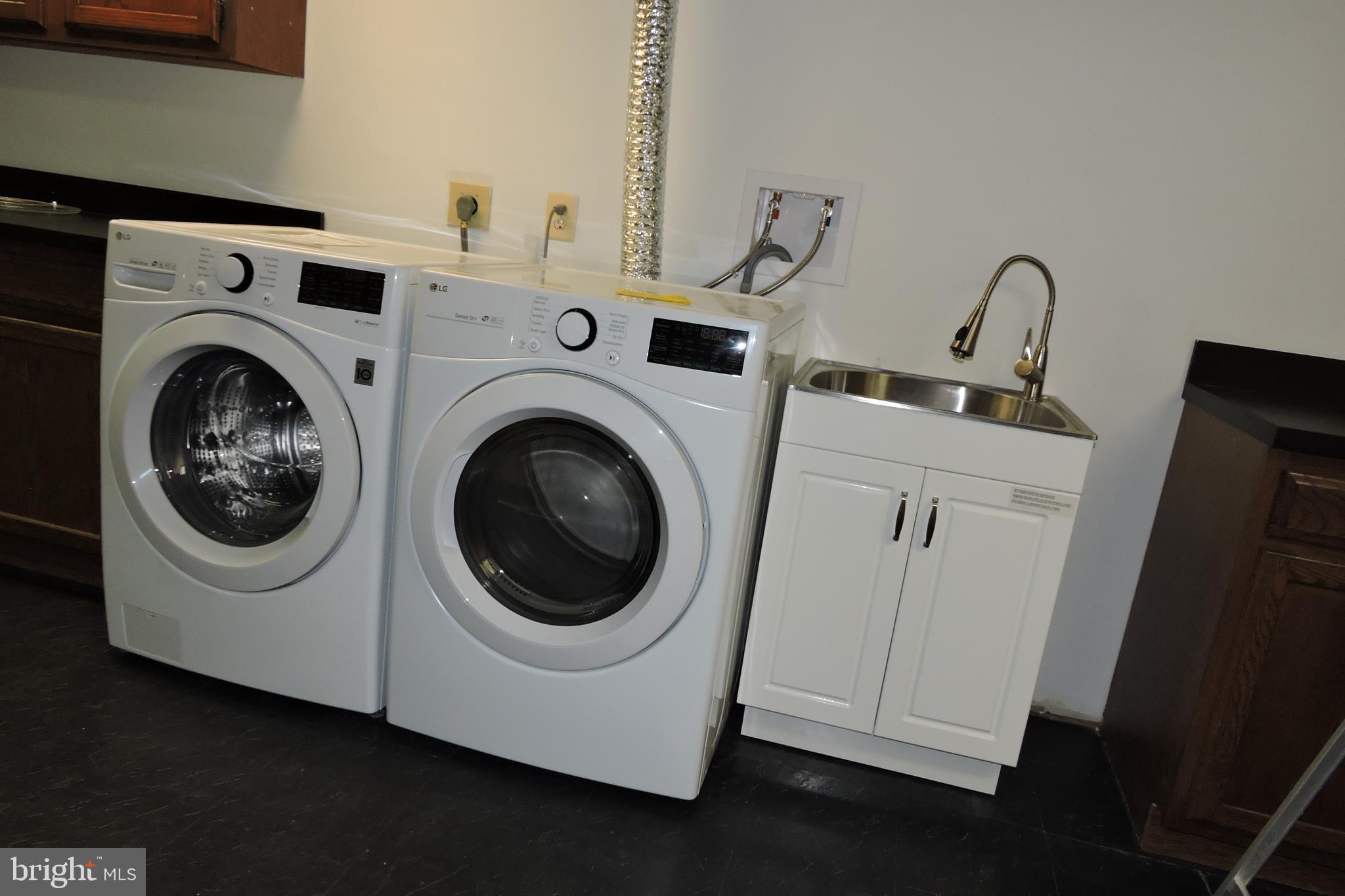 7214 Countrywood Court Springfield, VA 22151 - Photo 17 of 21 Laundry Room