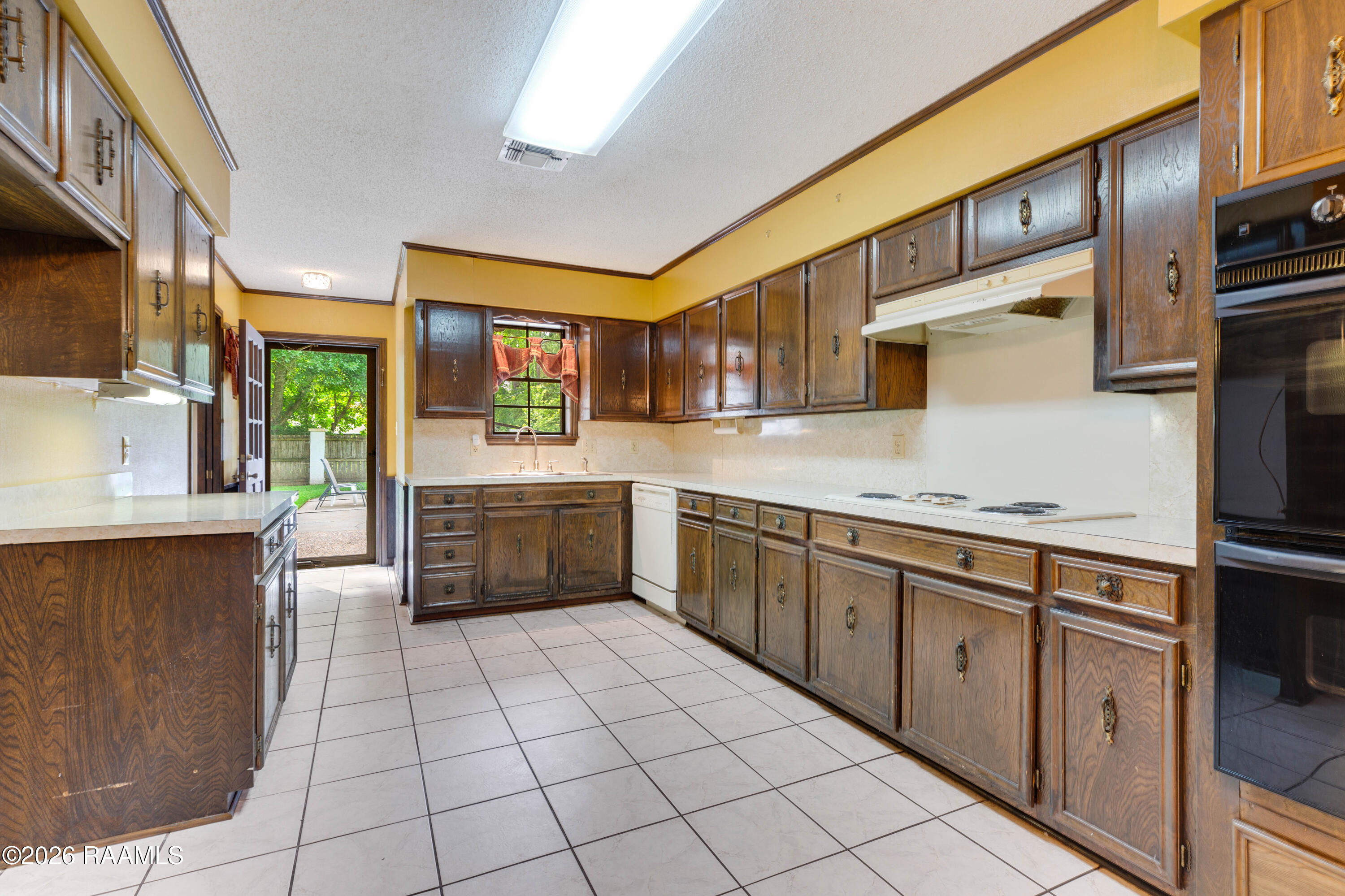 806 Rue Royale New Iberia, LA 70563 - Photo 17 of 38 806 Rue Royale New Iberia-12