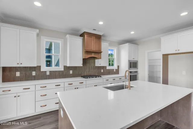 $599,900 | 124 Creek Bluff Road, Newport, NC 28570