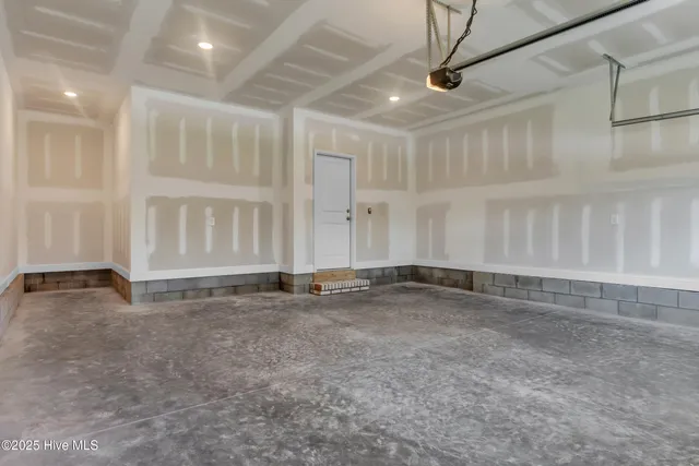 $599,900 | 124 Creek Bluff Road, Newport, NC 28570