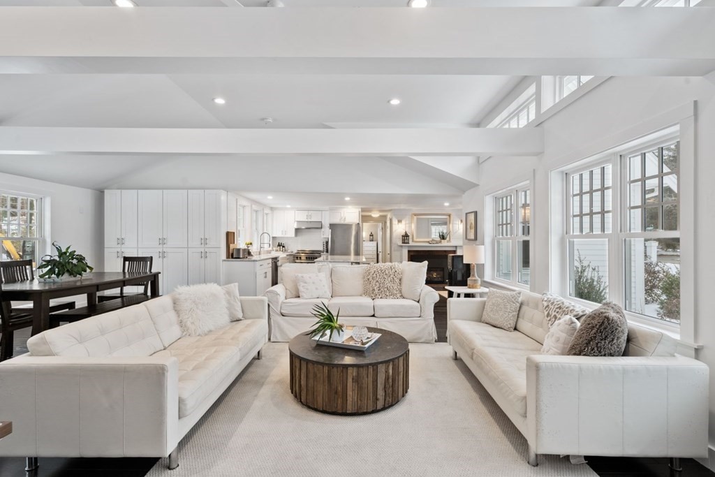 142 Wadsworth Road Duxbury, MA 02332 - Photo 6 of 40 Gallery Image 6