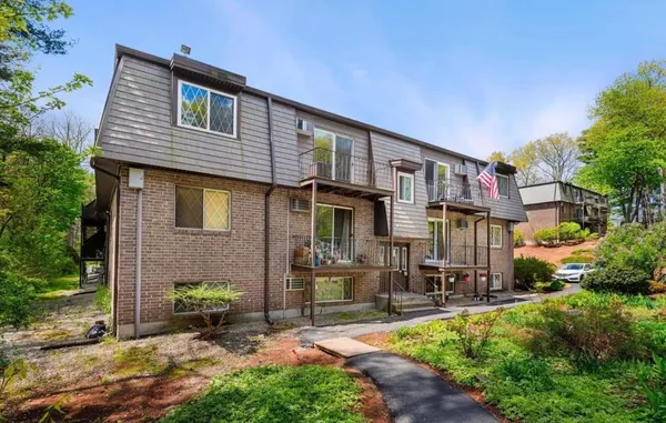 $270,000 | 3 Pembroke Drive, Unit 15, Derry, NH 03038