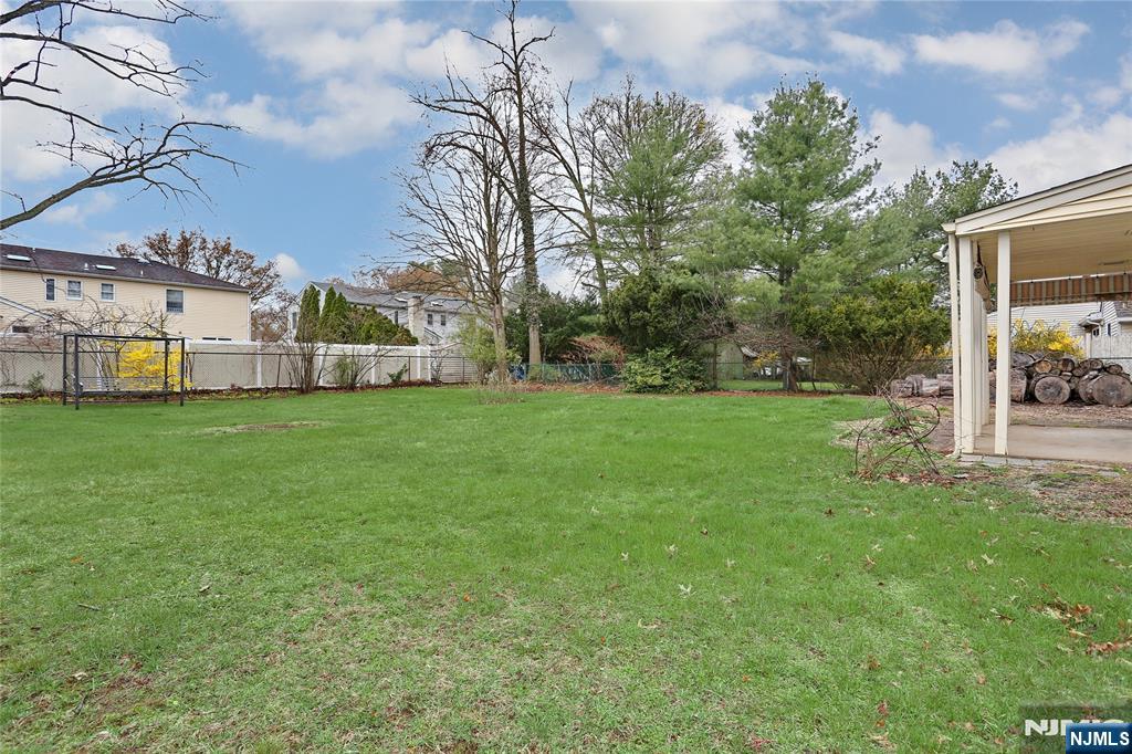 324 Edstan Way Paramus, NJ 07652 - Photo 23 of 35