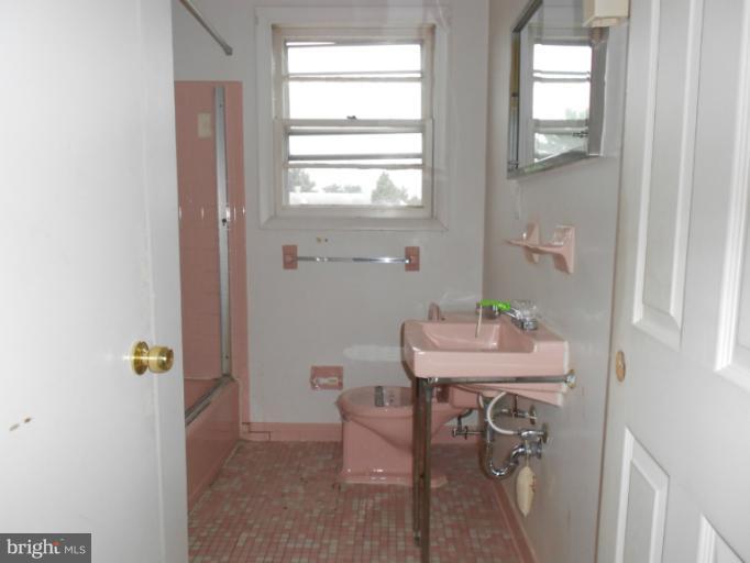 6945 Brookmill Road Baltimore, MD 21215 - Photo 6 of 10 Interior (General)