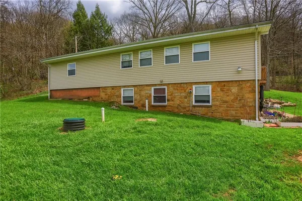 $1,850 | 102 Kathleen Drive, Unit 2, Beaver Falls, PA 15010