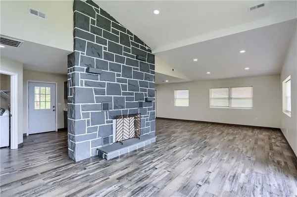 $1,850 | 102 Kathleen Drive, Unit 2, Beaver Falls, PA 15010