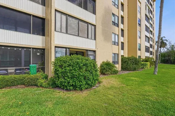 $179,900 | 2616 Cove Cay Drive, Unit 105, Clearwater, FL 33760