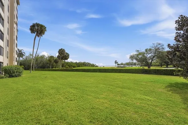 $179,900 | 2616 Cove Cay Drive, Unit 105, Clearwater, FL 33760