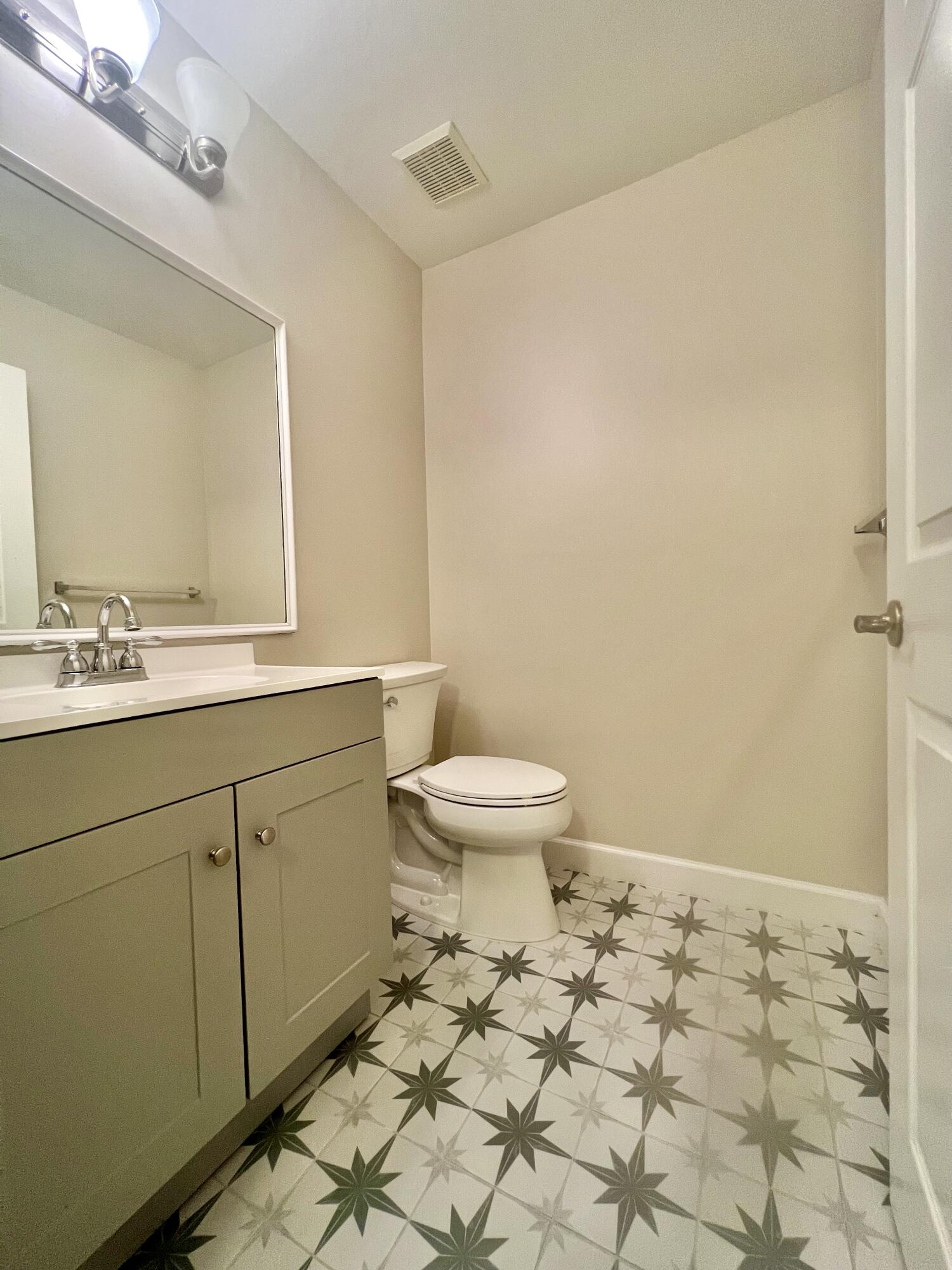 1041 Arezzo Circle Boynton Beach, FL 33436 - Photo 11 of 29 GUEST BATH