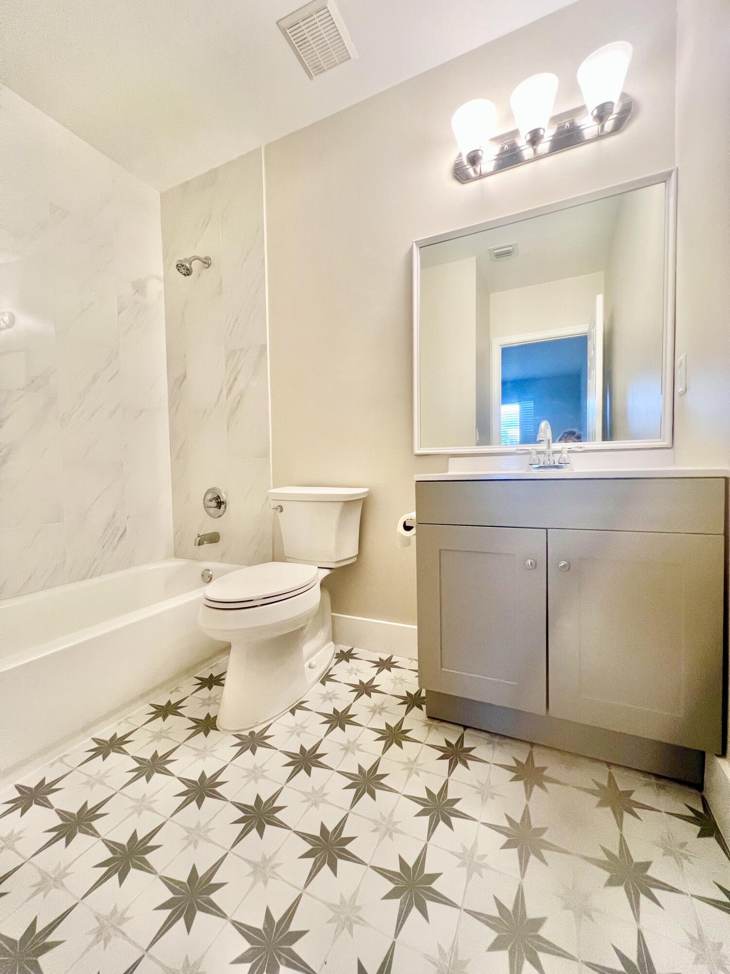 1041 Arezzo Circle Boynton Beach, FL 33436 - Photo 18 of 29 SECOND BATHROOM